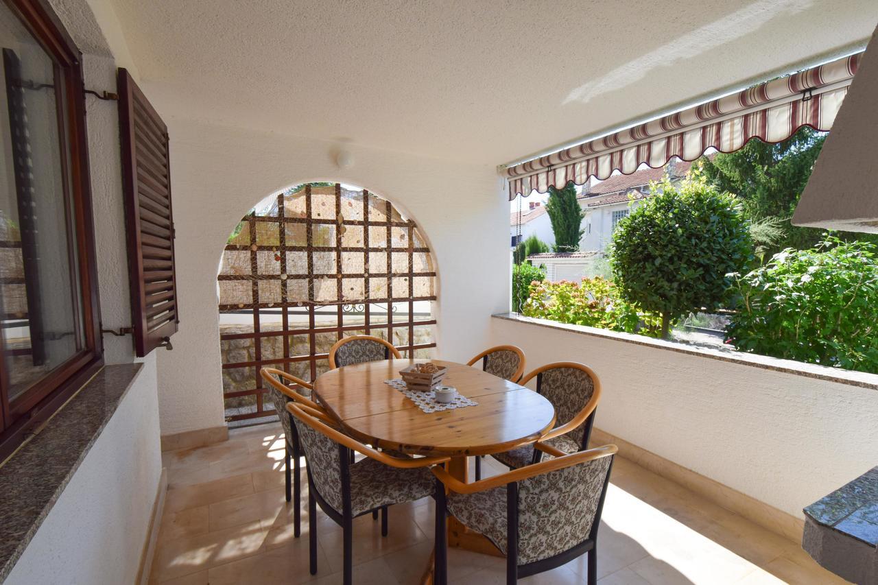 Apartment Petrlin Malinska Exterior photo